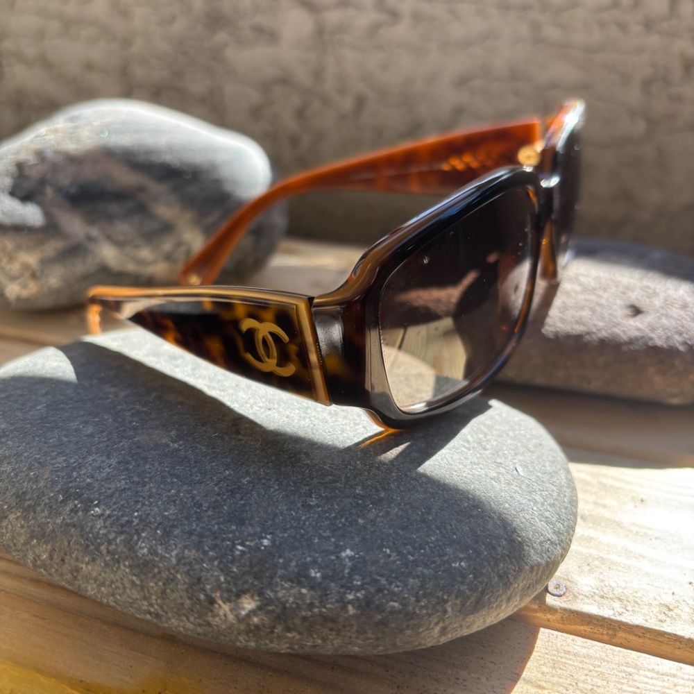 Chanel sunglasses - Picture 3 of 7